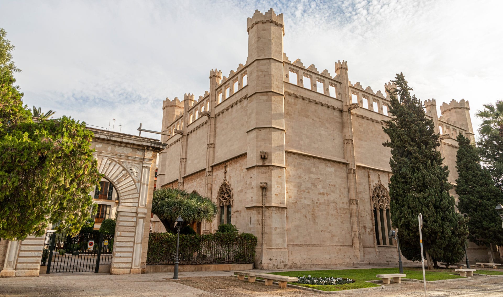 Vacaciones en Mallorca, visitando La Lonja de Palma